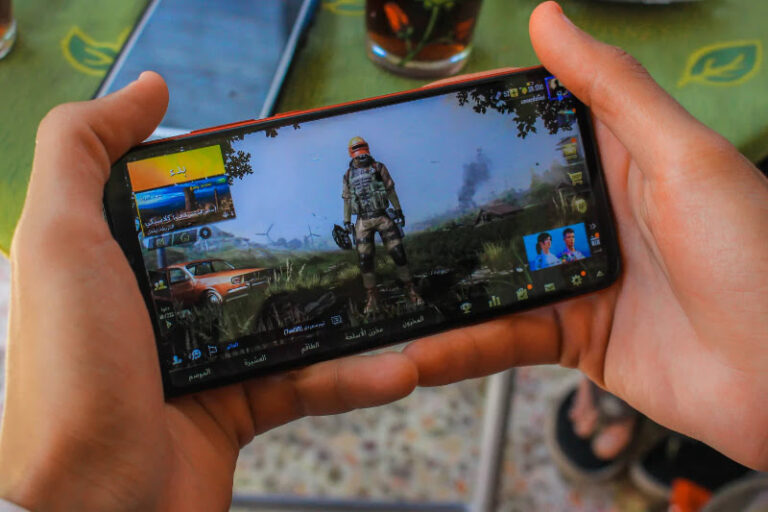 Man playing COD on a smartphone