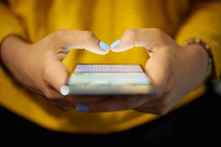 Lady typing on a smartphone