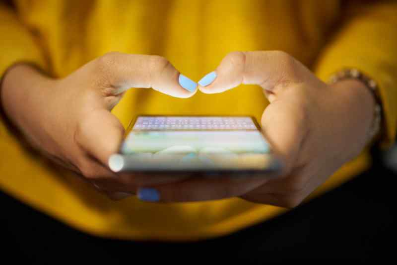 Lady typing on a smartphone