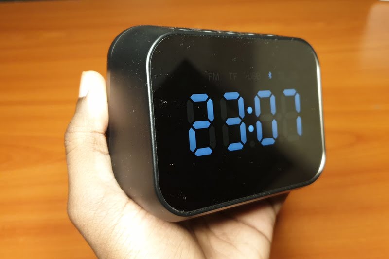 Oraimo SoundView speaker on hand