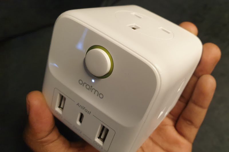 Man holding Oraimo power extension