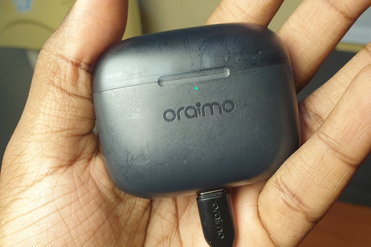 wireless earbuds case being charged: oraimo freepods lite