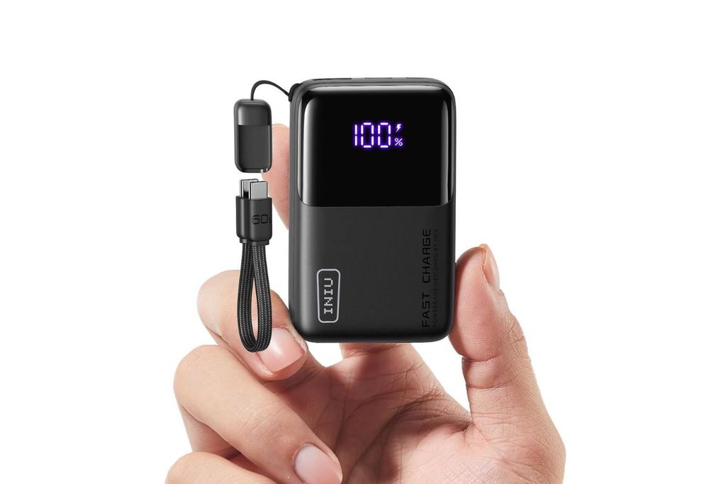 Small power bank fitting in palm