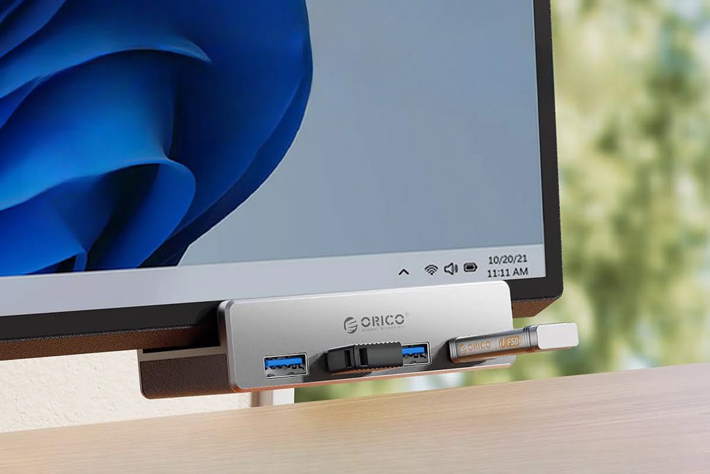 USB Hub hooked to a monitor